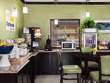 Days Inn Pearsall Εξωτερικό φωτογραφία