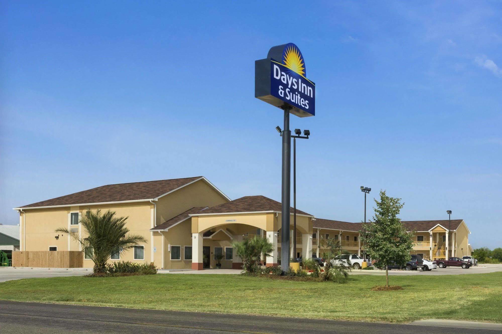 Days Inn Pearsall Εξωτερικό φωτογραφία