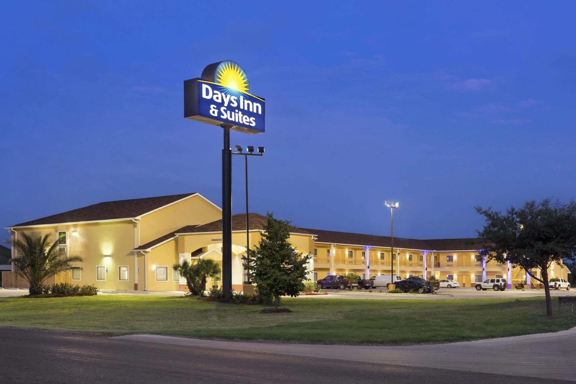 Days Inn Pearsall Εξωτερικό φωτογραφία